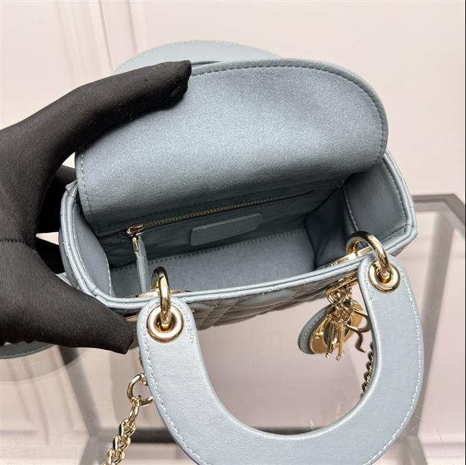 2025228Y600P205615337