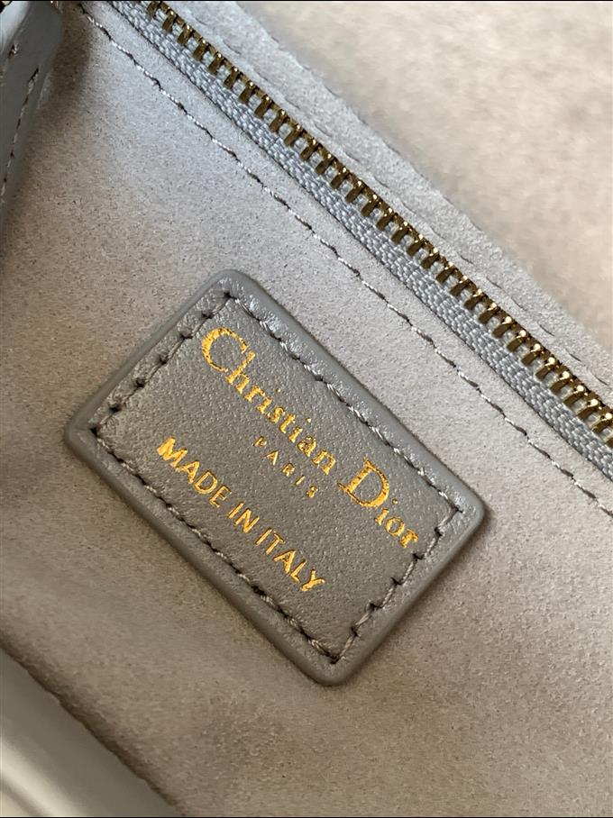 2025228Y600P205616477