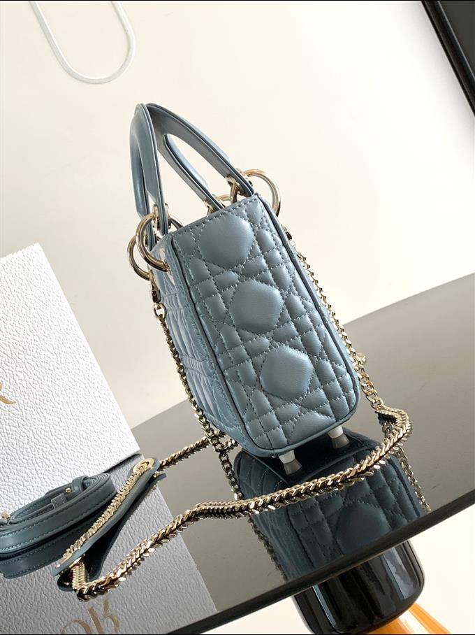 2025228Y600P20561679