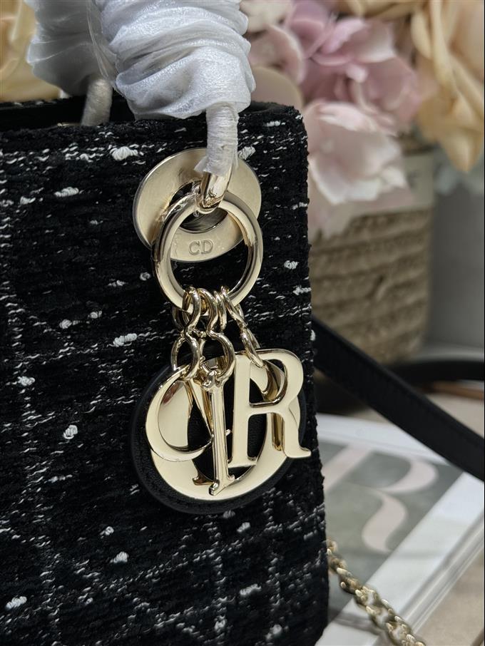 2025228Y600P20564658