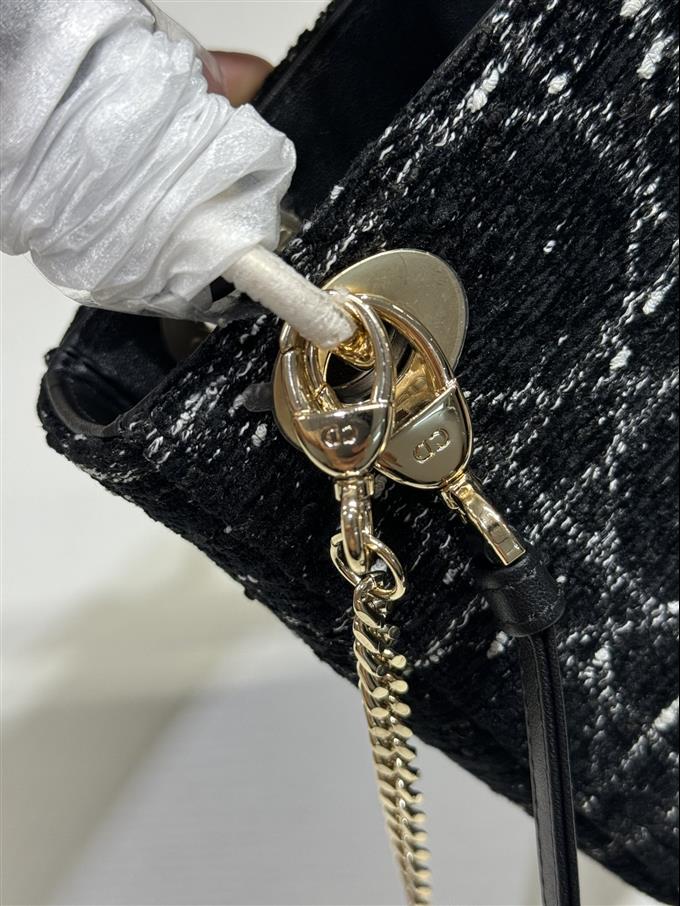 2025228Y600P20564690