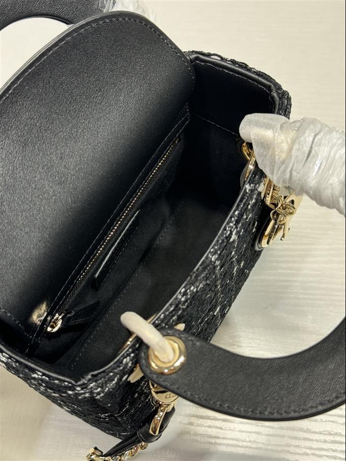 2025228Y600P20564721