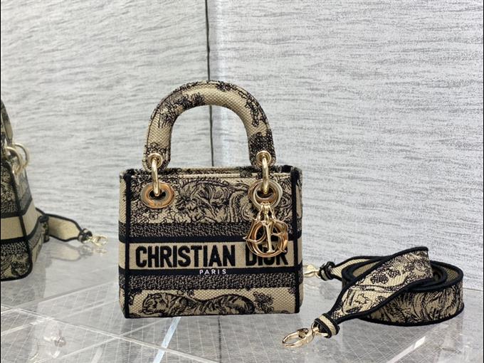 2025228Y600P20568286