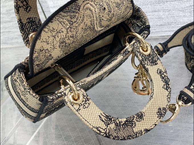 2025228Y600P20568409