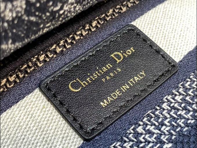 2025228Y600P20568564