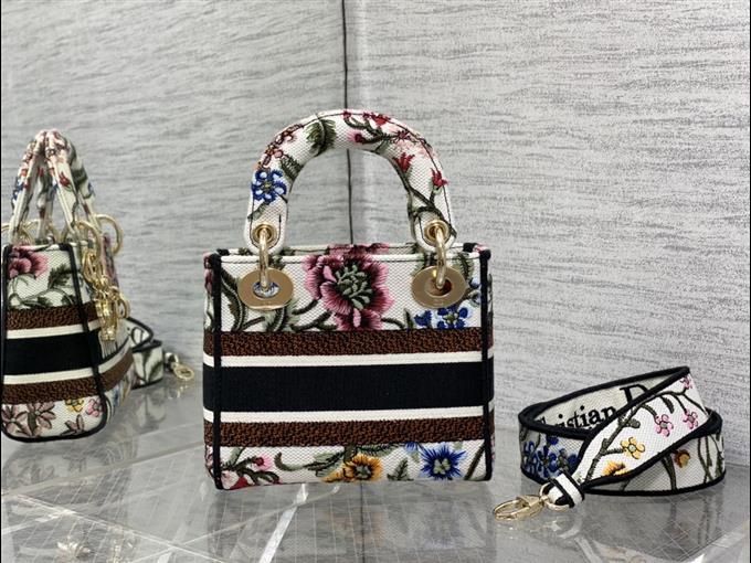 2025228Y600P20568927