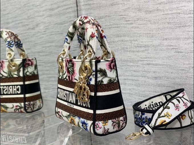 2025228Y600P20568942