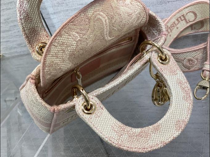 2025228Y600P20569544