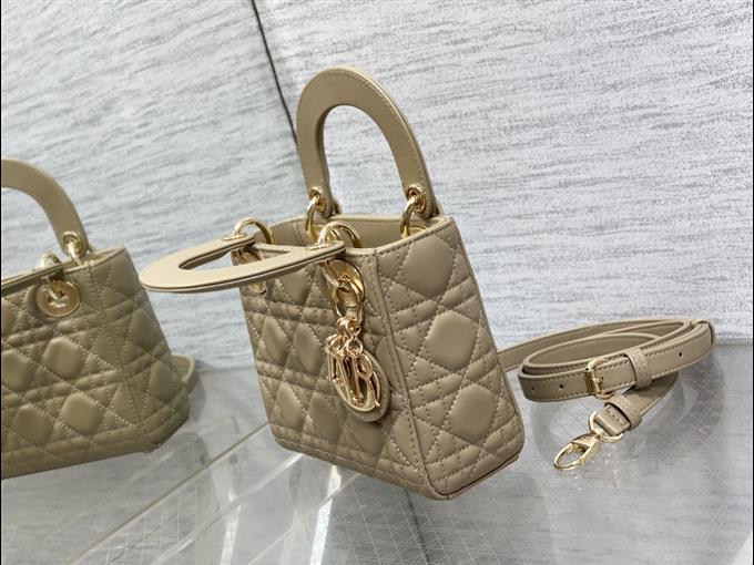 2025228Y600P20569639