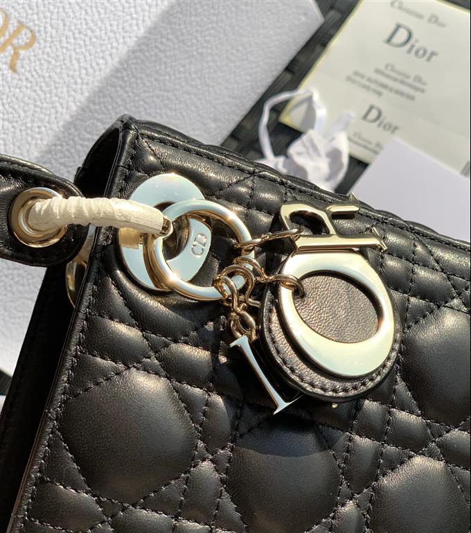 2025228Y900P221259677