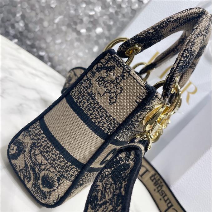 2025228Y600P212521453