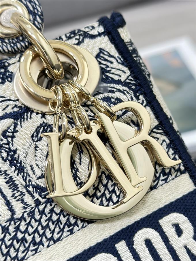 2025228Y600P212522652