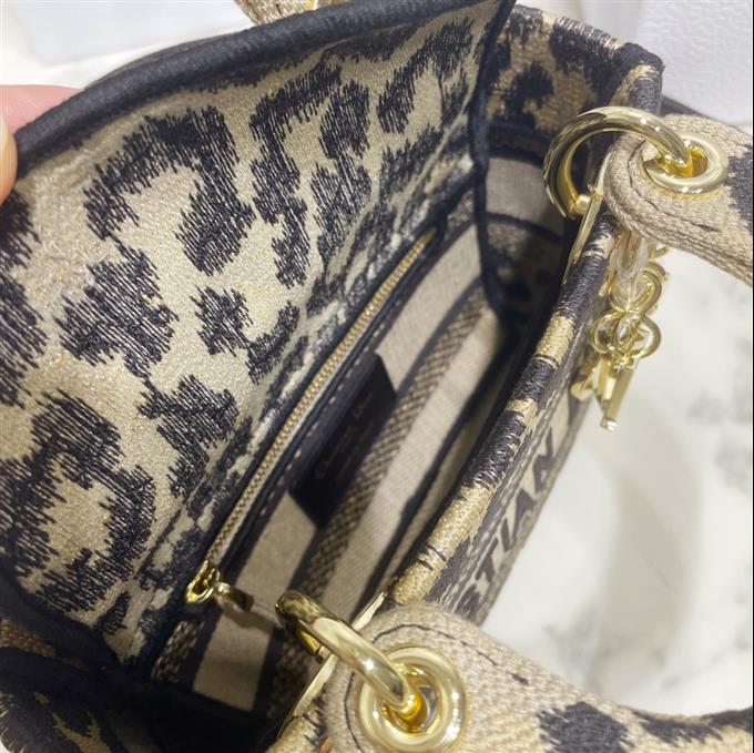 2025228Y600P212522794