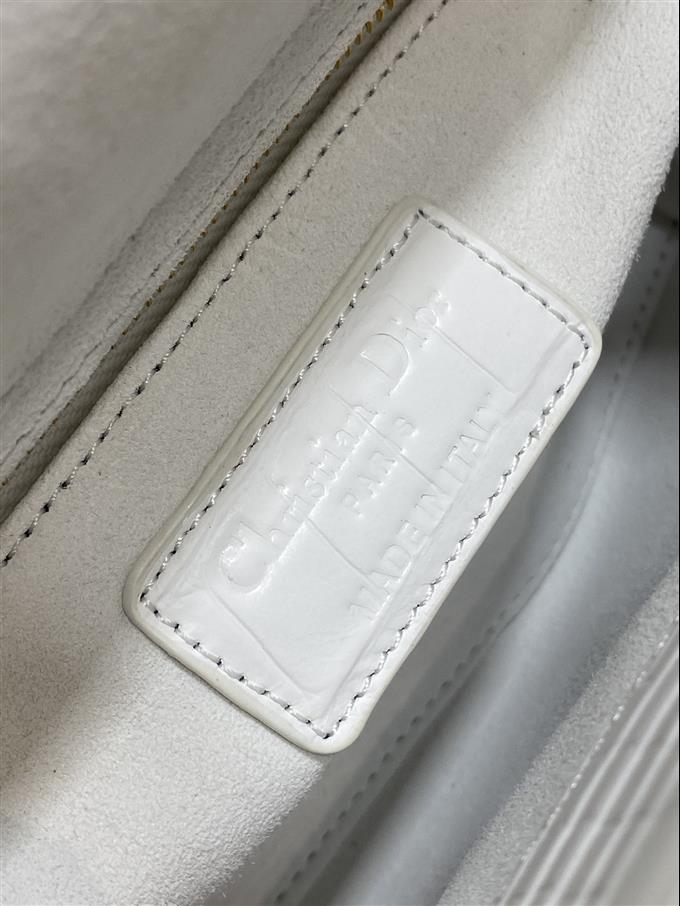 2025228Y900P205631184