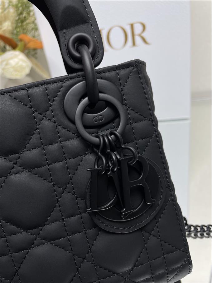 2025228Y650P205618784