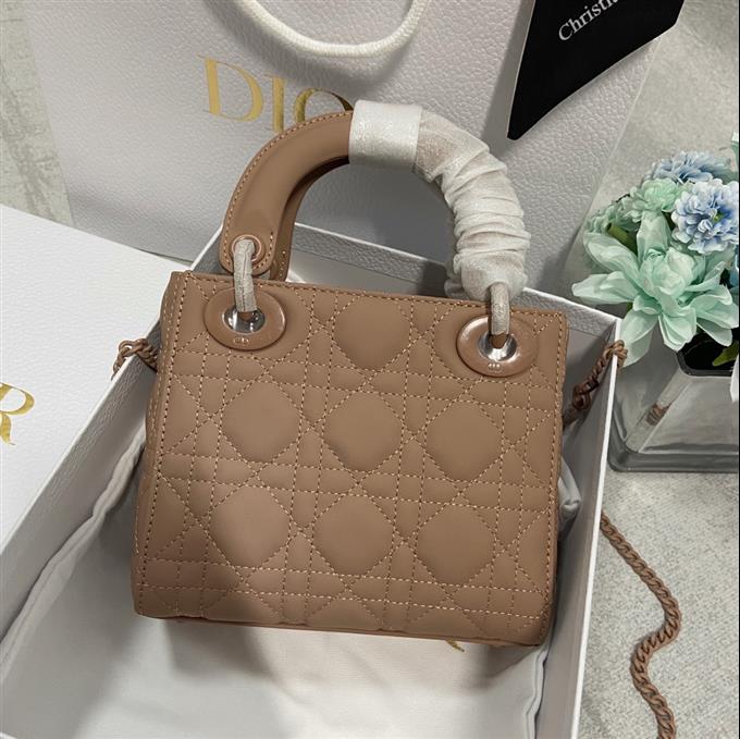 2025228Y650P205619724