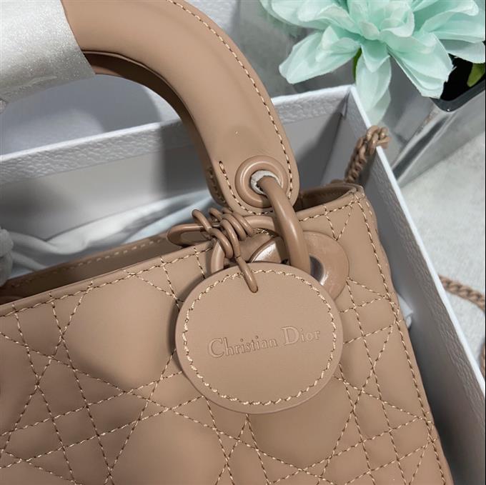 2025228Y650P205619755