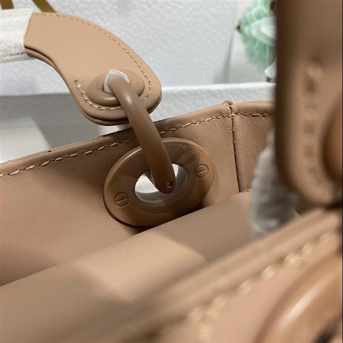 2025228Y650P205619771