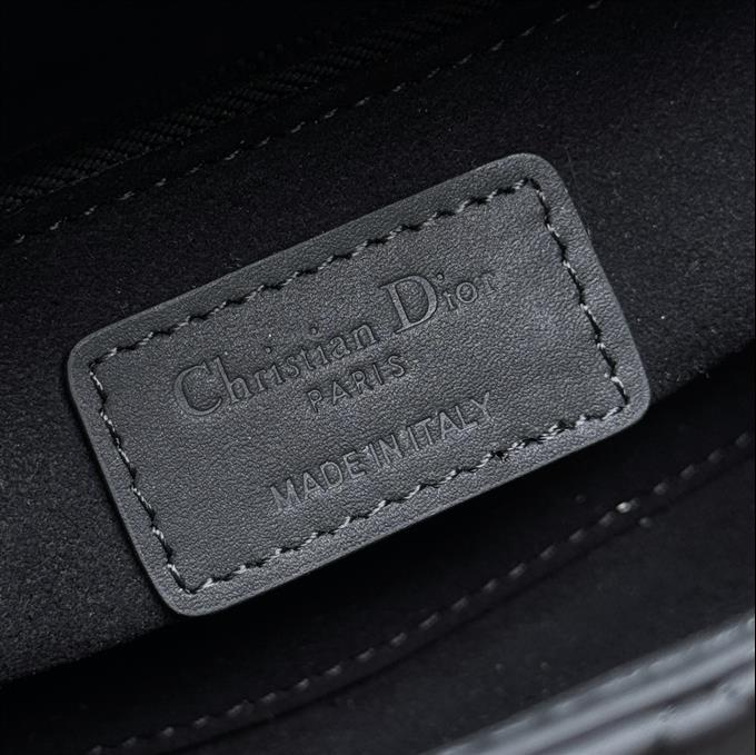 2025228Y650P205620821