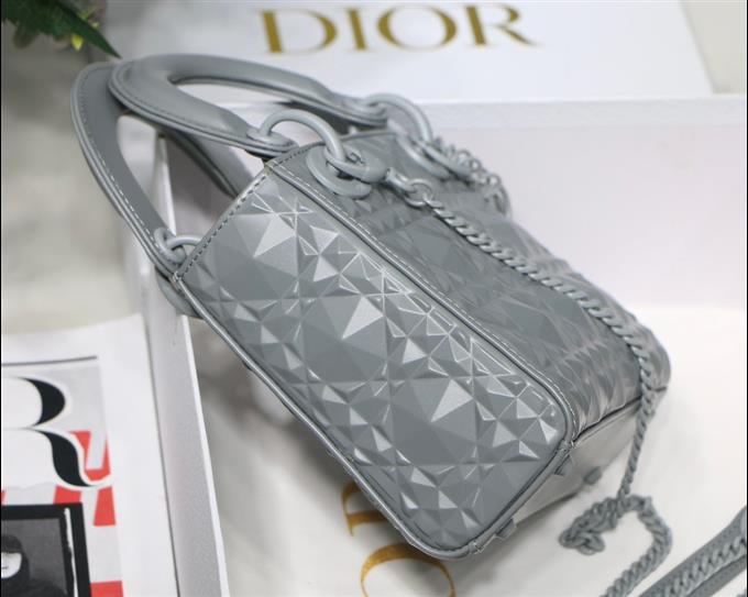 2025228Y650P211857660