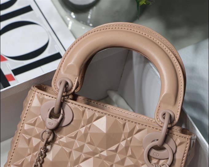 2025228Y650P211857754