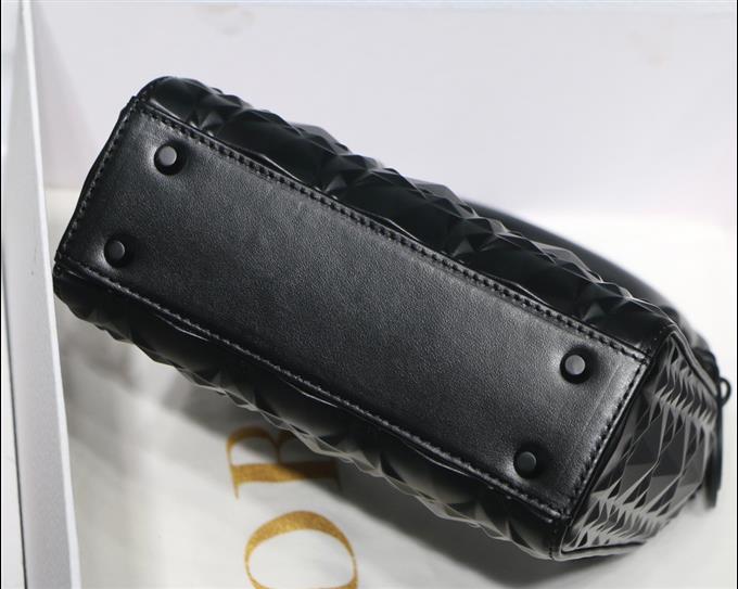 2025228Y650P211857961