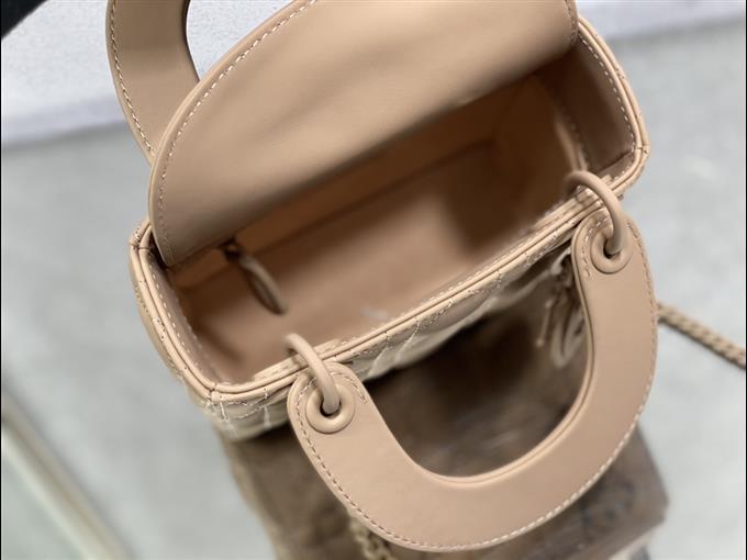 2025228Y650P212524868