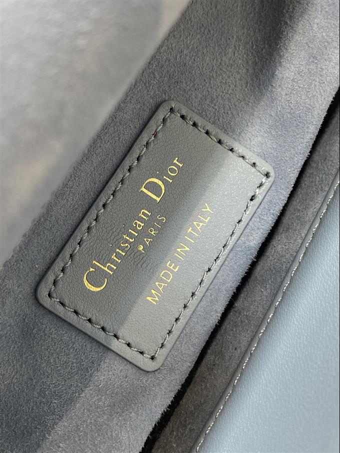 2025228Y700P205545572