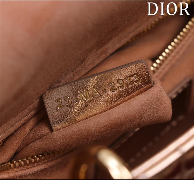 2025228Y700P205624904