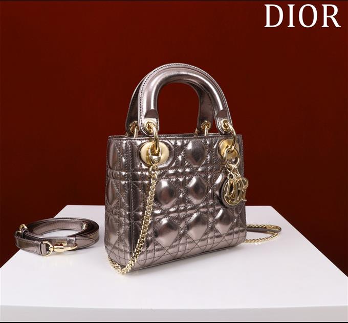 2025228Y700P205624935