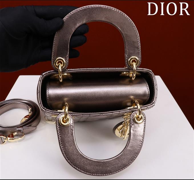 2025228Y700P205624981