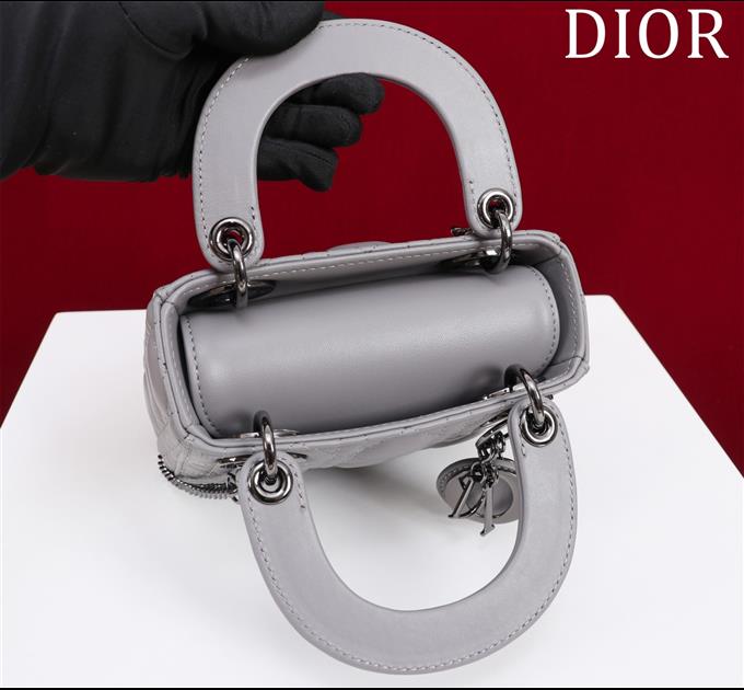 2025228Y700P205625249