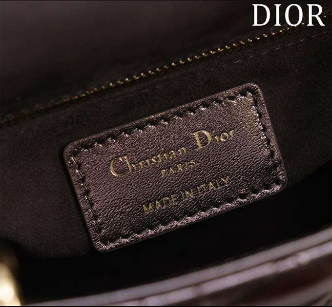 2025228Y700P20562529