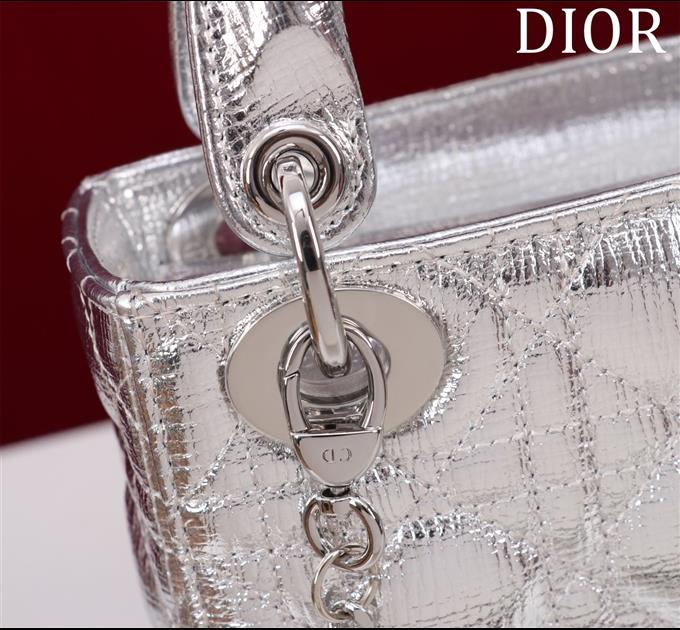 2025228Y700P205626824