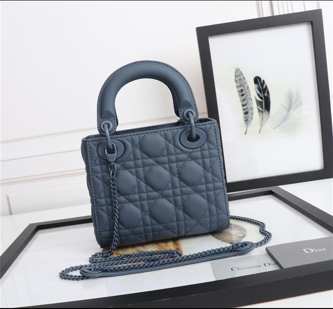 2025228Y700P20562711