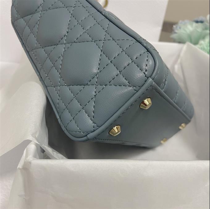 2025228Y700P205627231