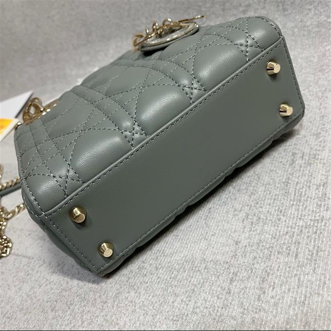 2025228Y700P205627373