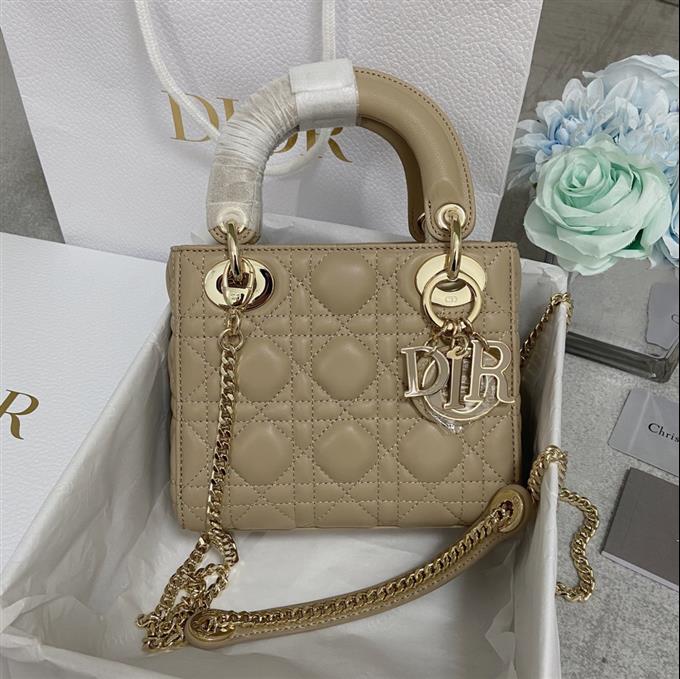 2025228Y700P205627406