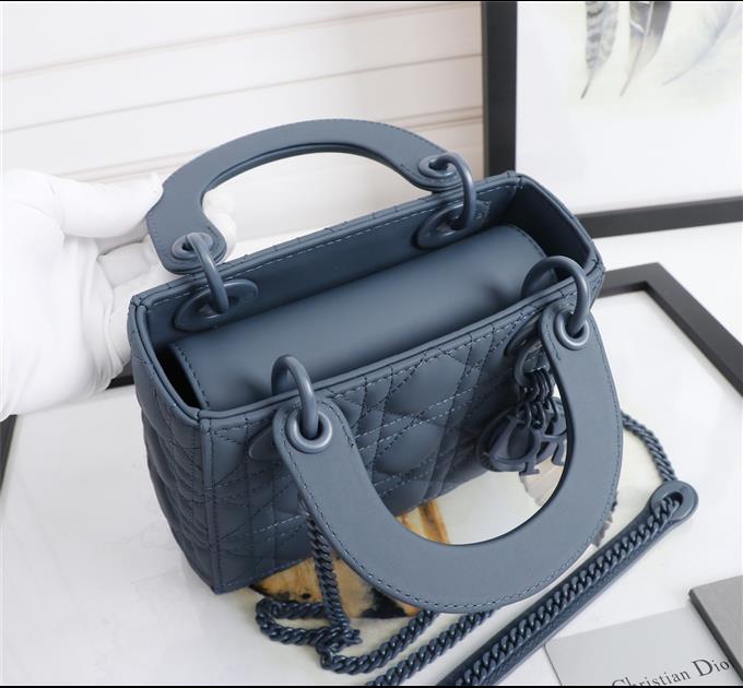 2025228Y700P20562758