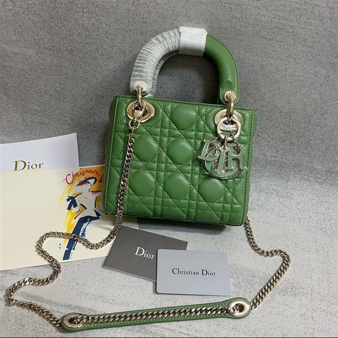 2025228Y700P205627689