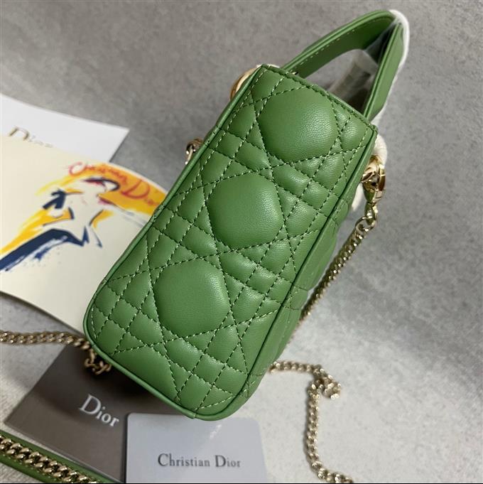 2025228Y700P205627752