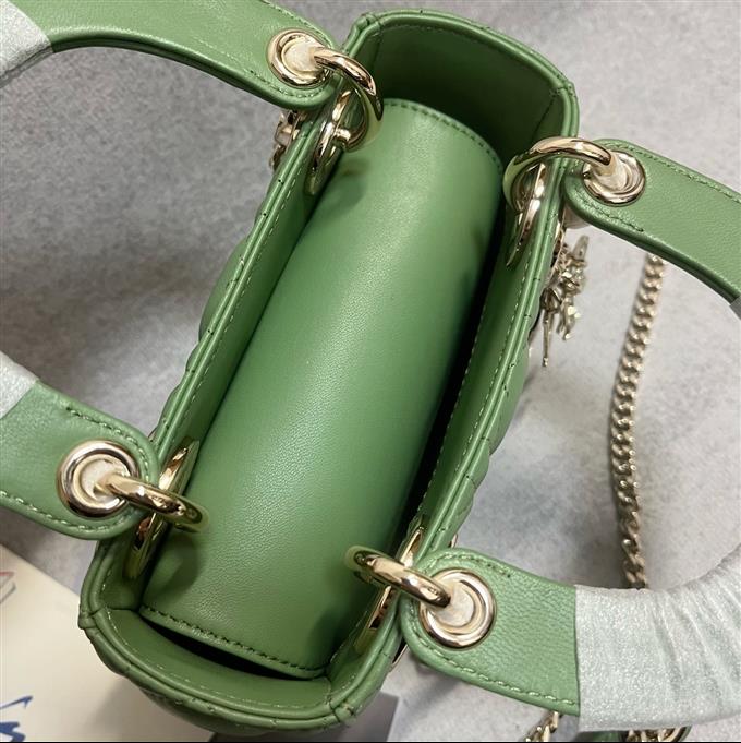 2025228Y700P205627767