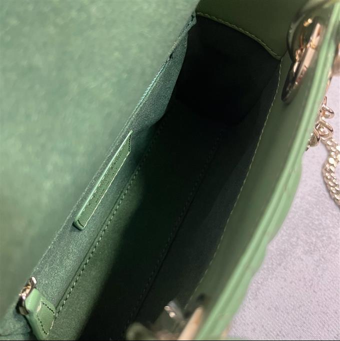 2025228Y700P205627783