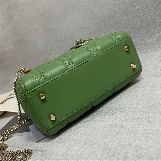 2025228Y700P205627799