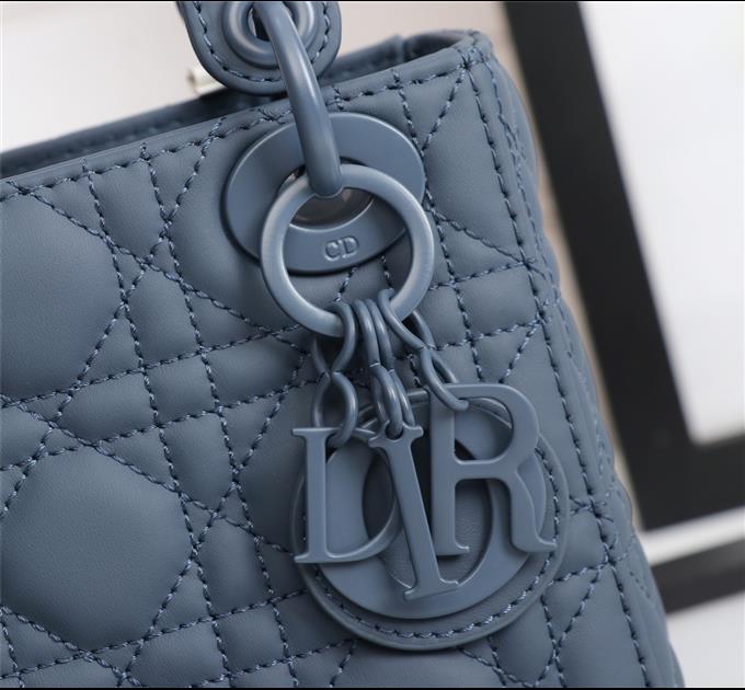 2025228Y700P20562790