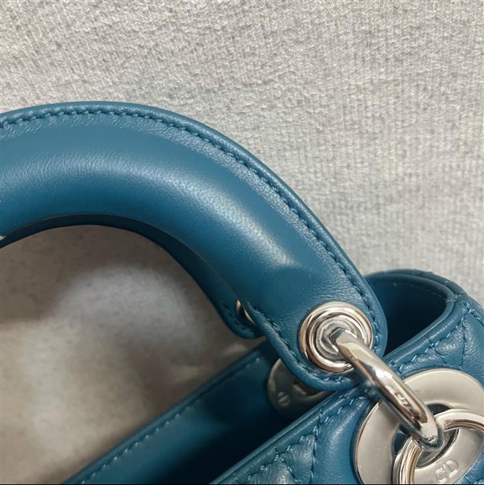 2025228Y700P205628172