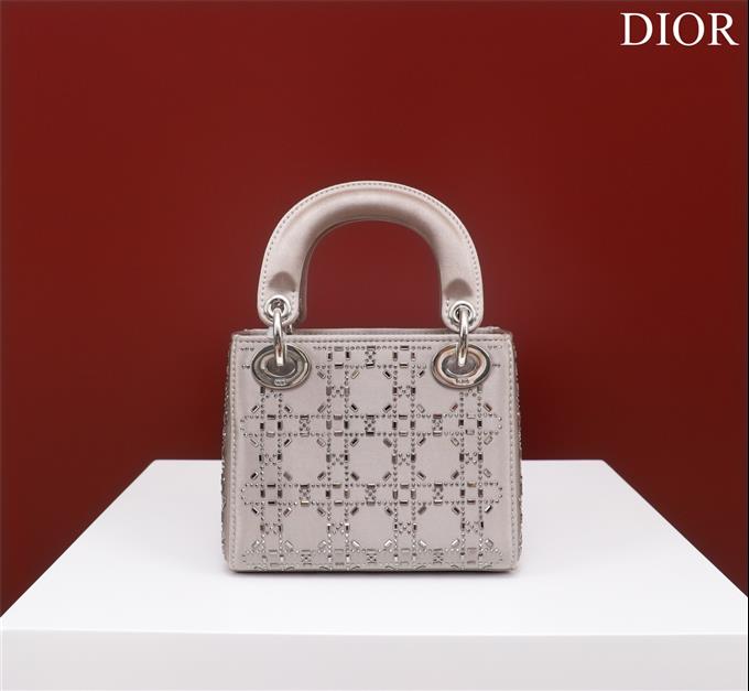 2025228Y700P205628298