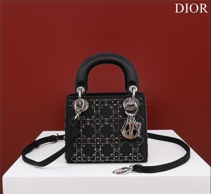 2025228Y700P205628407