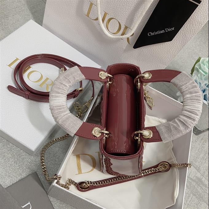 2025228Y700P20562863