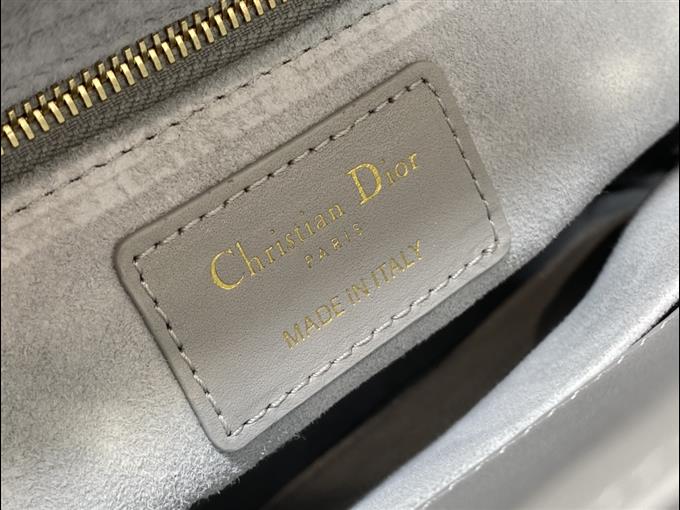 2025228Y700P205628819